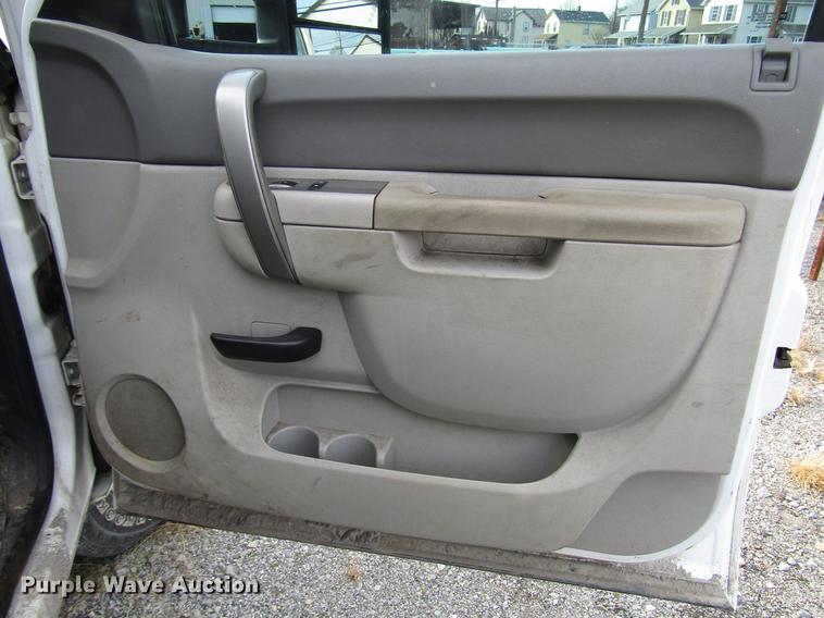 image for item DB6948 2012 Chevrolet Silverado 2500 Crew Cab pickup truck