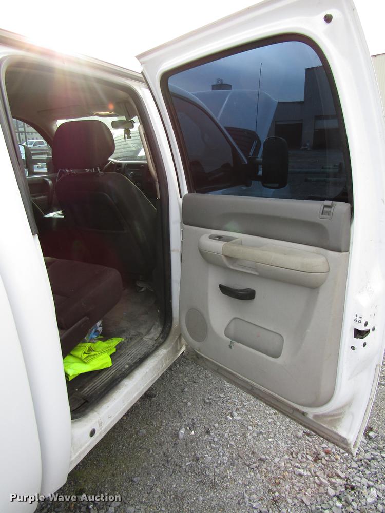 image for item DB6948 2012 Chevrolet Silverado 2500 Crew Cab pickup truck