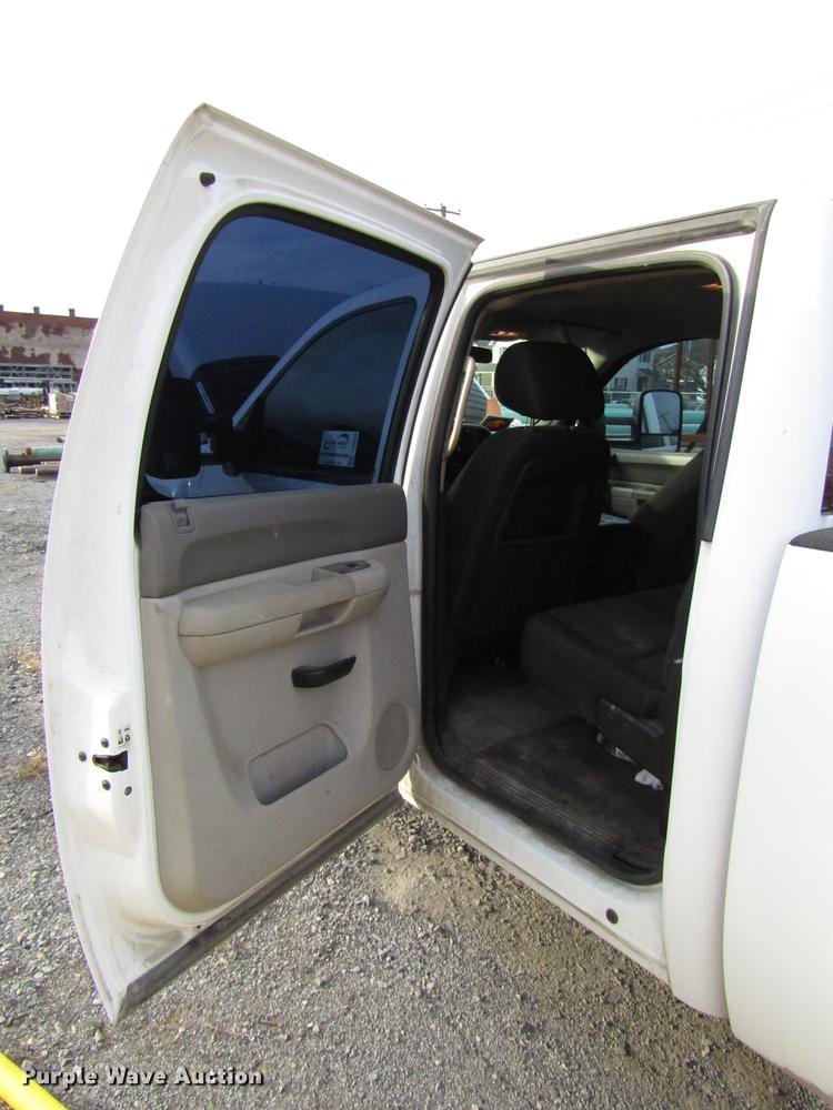 image for item DB6948 2012 Chevrolet Silverado 2500 Crew Cab pickup truck