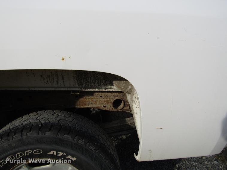 image for item DB6948 2012 Chevrolet Silverado 2500 Crew Cab pickup truck