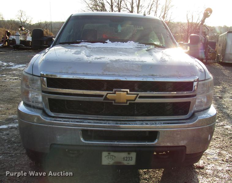 image for item DB6955 2011 Chevrolet Silverado 2500HD Crew Cab pickup truck