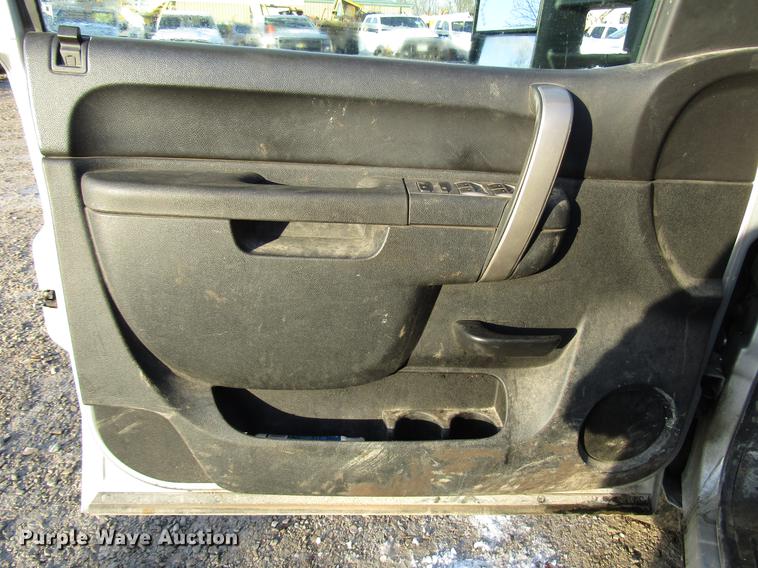 image for item DB6955 2011 Chevrolet Silverado 2500HD Crew Cab pickup truck