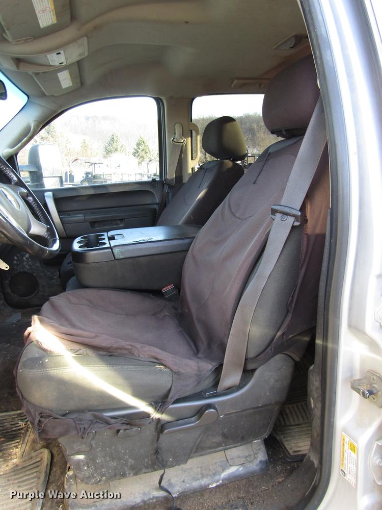 image for item DB6955 2011 Chevrolet Silverado 2500HD Crew Cab pickup truck