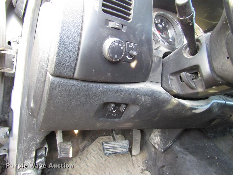 image for item DB6955 2011 Chevrolet Silverado 2500HD Crew Cab pickup truck