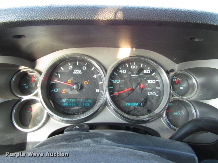 image for item DB6955 2011 Chevrolet Silverado 2500HD Crew Cab pickup truck