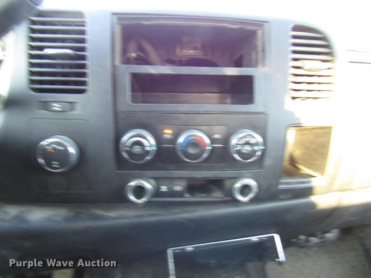 image for item DB6955 2011 Chevrolet Silverado 2500HD Crew Cab pickup truck