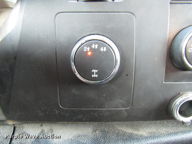 image for item DB6955 2011 Chevrolet Silverado 2500HD Crew Cab pickup truck