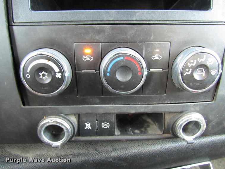 image for item DB6955 2011 Chevrolet Silverado 2500HD Crew Cab pickup truck