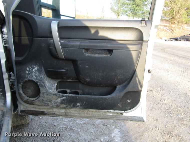 image for item DB6955 2011 Chevrolet Silverado 2500HD Crew Cab pickup truck