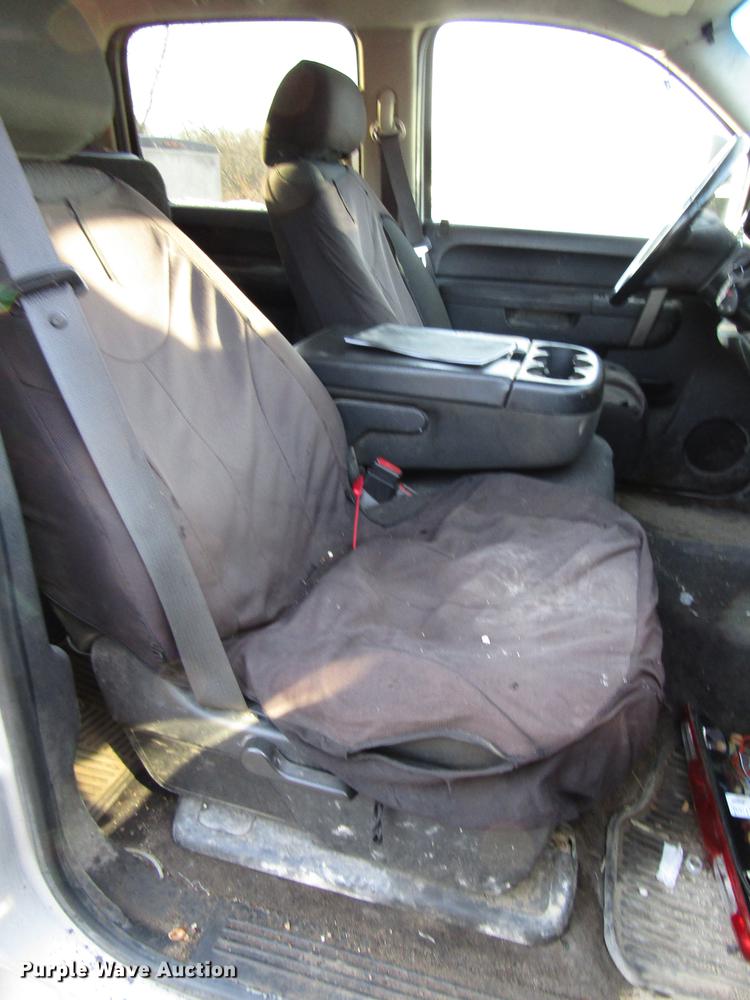 image for item DB6955 2011 Chevrolet Silverado 2500HD Crew Cab pickup truck