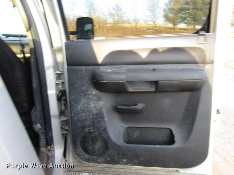 image for item DB6955 2011 Chevrolet Silverado 2500HD Crew Cab pickup truck