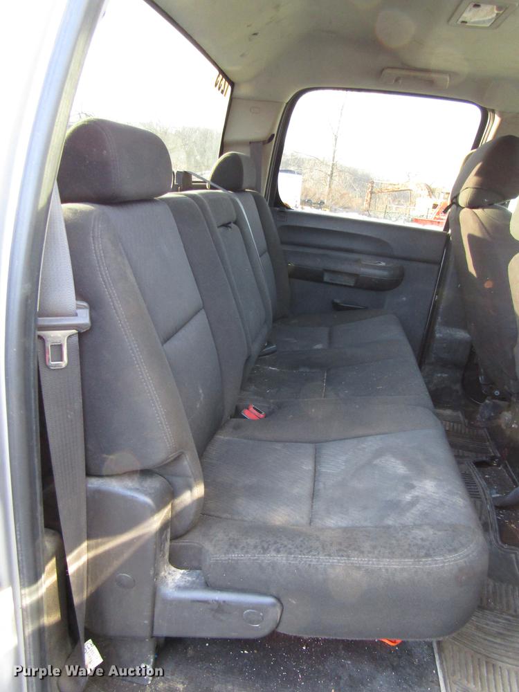 image for item DB6955 2011 Chevrolet Silverado 2500HD Crew Cab pickup truck