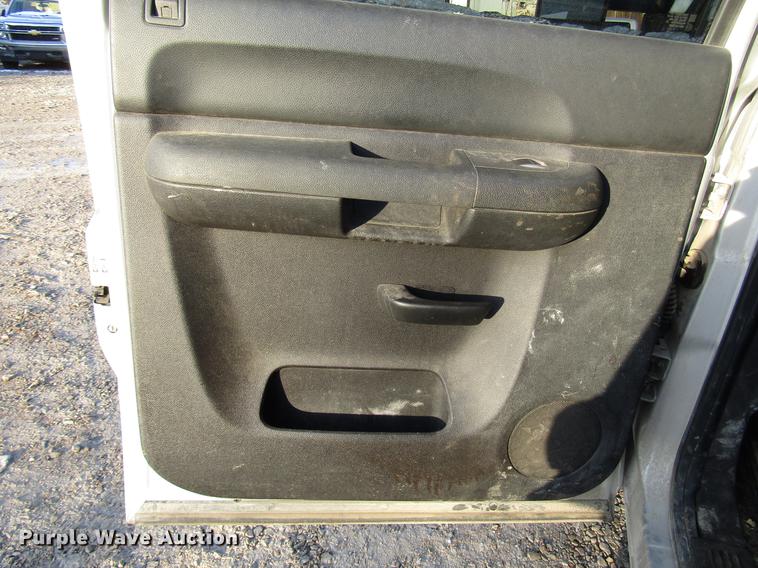 image for item DB6955 2011 Chevrolet Silverado 2500HD Crew Cab pickup truck