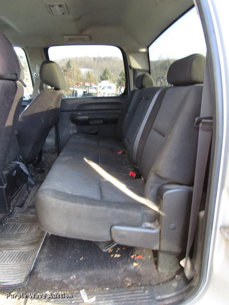 image for item DB6955 2011 Chevrolet Silverado 2500HD Crew Cab pickup truck