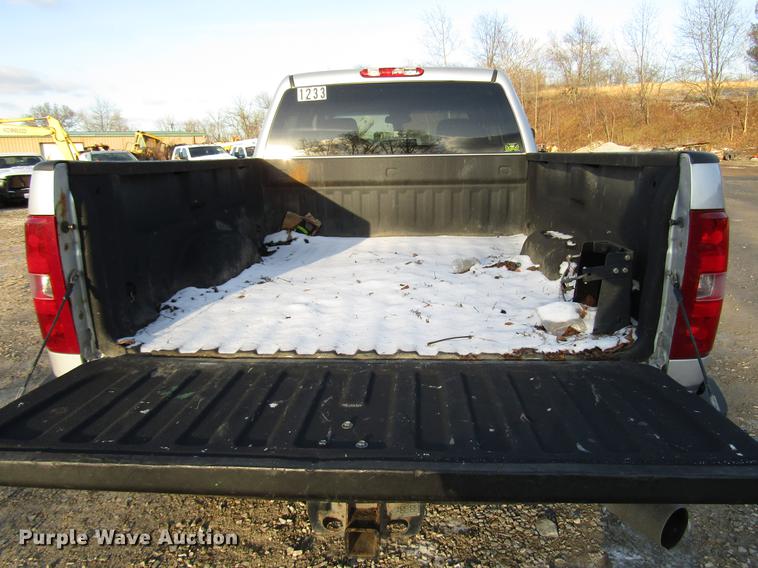 image for item DB6955 2011 Chevrolet Silverado 2500HD Crew Cab pickup truck