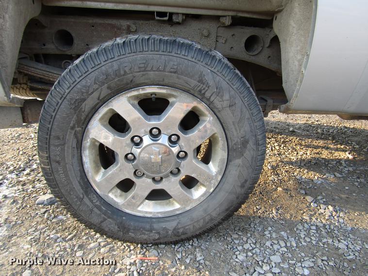 image for item DB6955 2011 Chevrolet Silverado 2500HD Crew Cab pickup truck