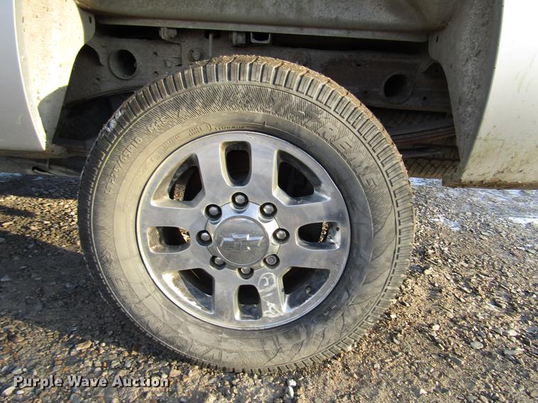 image for item DB6955 2011 Chevrolet Silverado 2500HD Crew Cab pickup truck