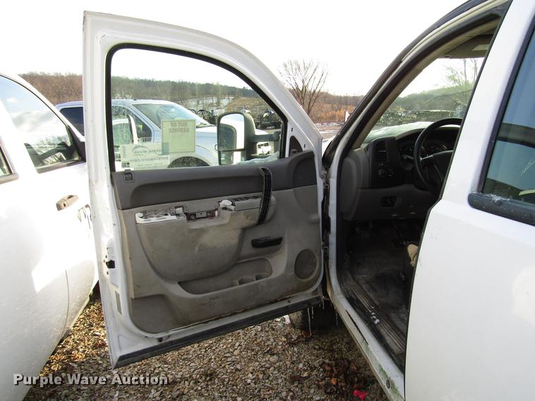 image for item DB6956 2011 Chevrolet Silverado 2500HD Ext. Cab pickup truck