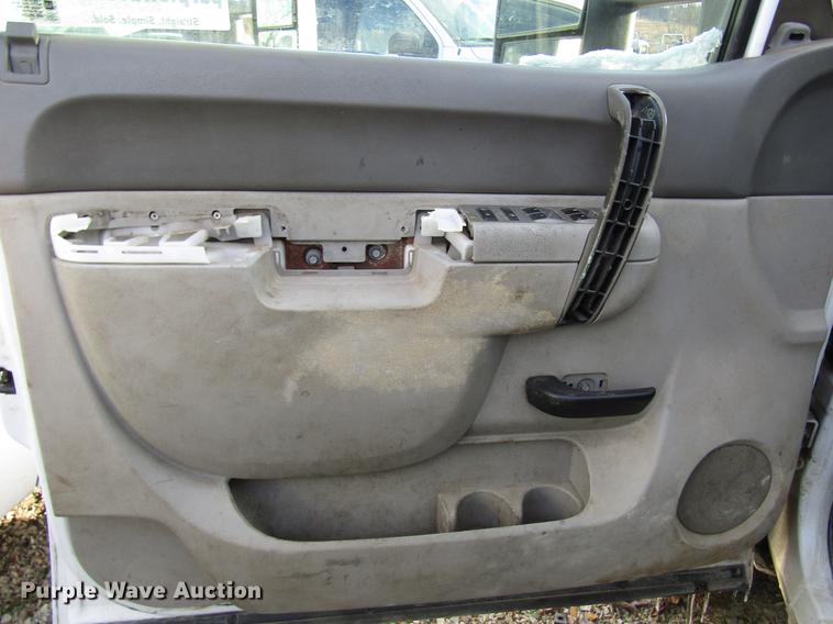 image for item DB6956 2011 Chevrolet Silverado 2500HD Ext. Cab pickup truck