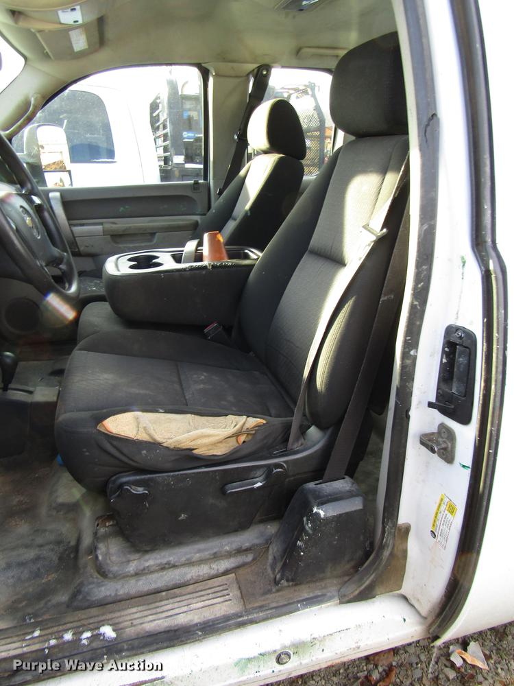 image for item DB6956 2011 Chevrolet Silverado 2500HD Ext. Cab pickup truck