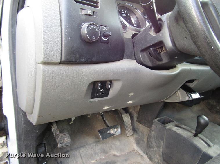 image for item DB6956 2011 Chevrolet Silverado 2500HD Ext. Cab pickup truck