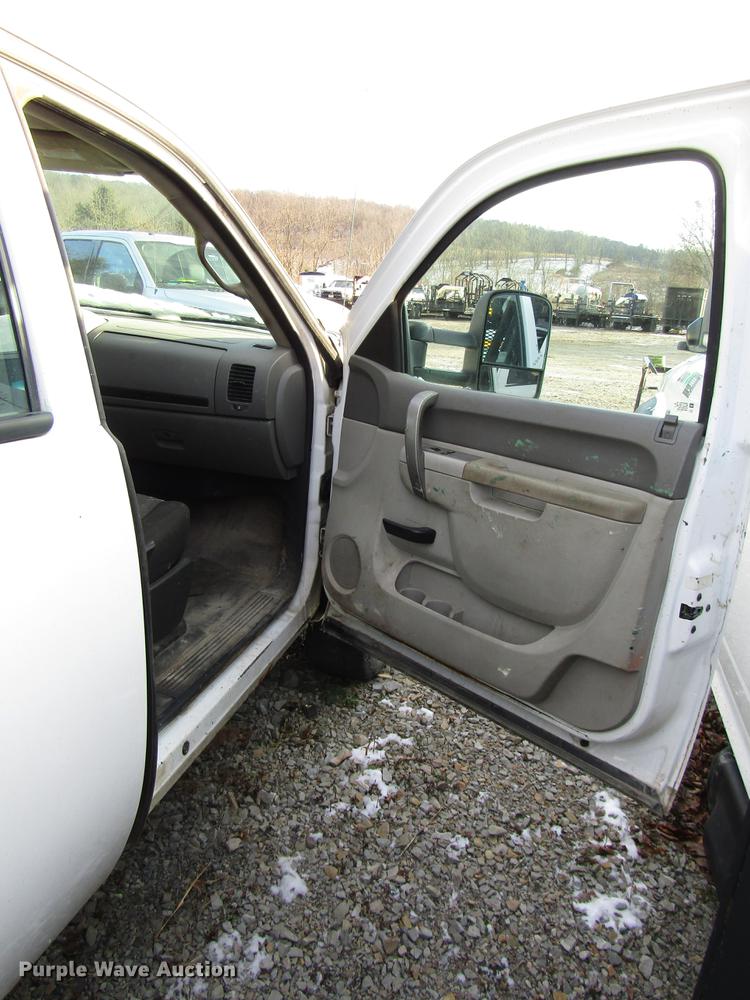 image for item DB6956 2011 Chevrolet Silverado 2500HD Ext. Cab pickup truck