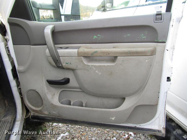 image for item DB6956 2011 Chevrolet Silverado 2500HD Ext. Cab pickup truck