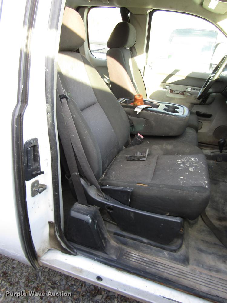 image for item DB6956 2011 Chevrolet Silverado 2500HD Ext. Cab pickup truck