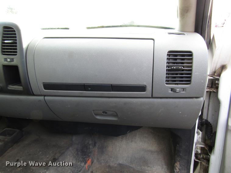 image for item DB6956 2011 Chevrolet Silverado 2500HD Ext. Cab pickup truck