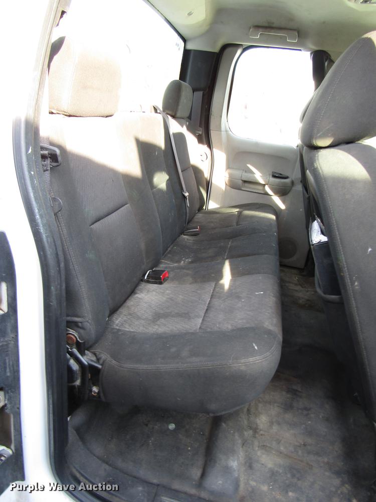 image for item DB6956 2011 Chevrolet Silverado 2500HD Ext. Cab pickup truck