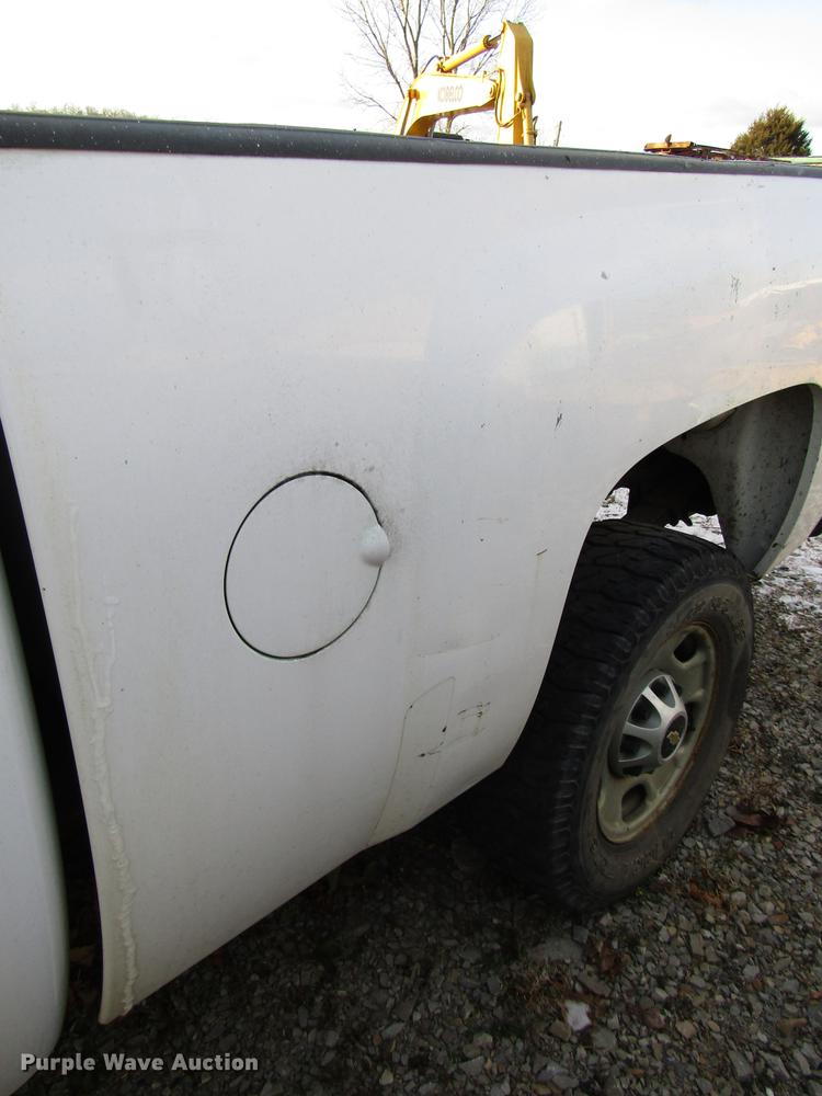 image for item DB6956 2011 Chevrolet Silverado 2500HD Ext. Cab pickup truck