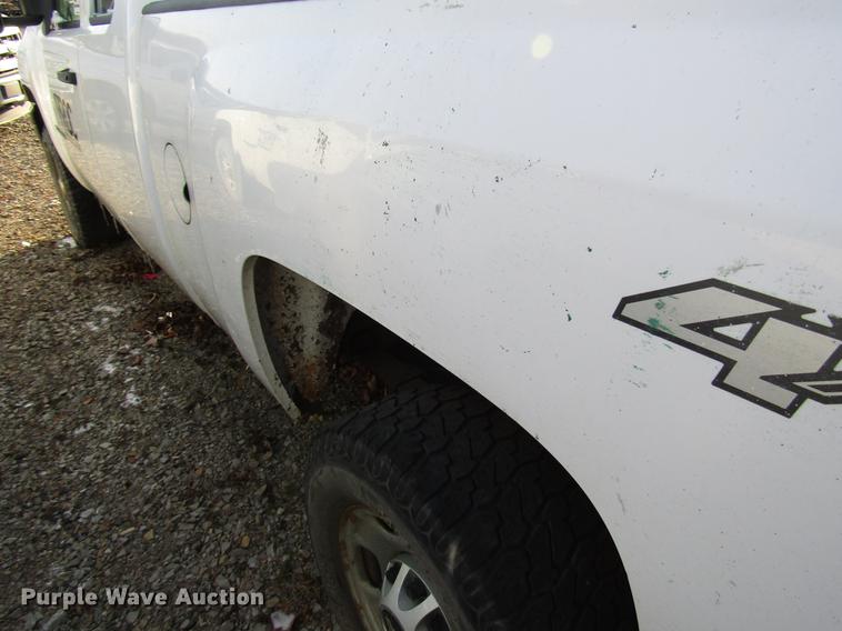 image for item DB6956 2011 Chevrolet Silverado 2500HD Ext. Cab pickup truck