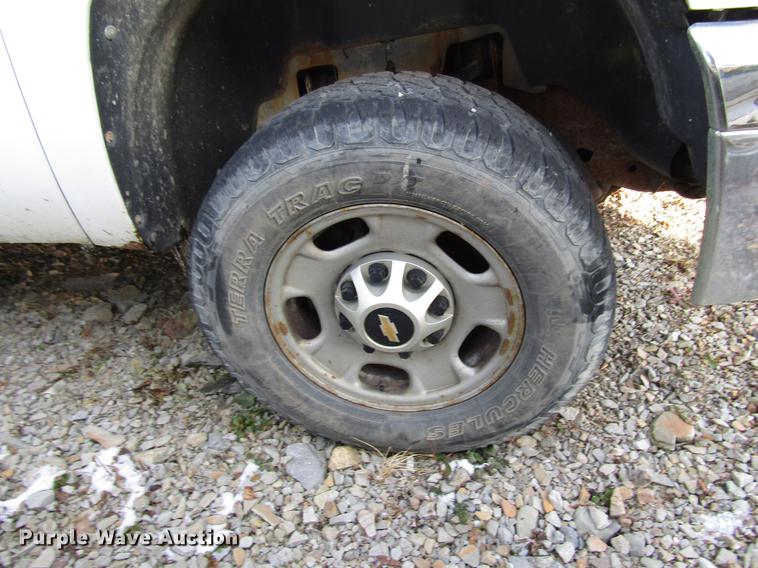 image for item DB6956 2011 Chevrolet Silverado 2500HD Ext. Cab pickup truck