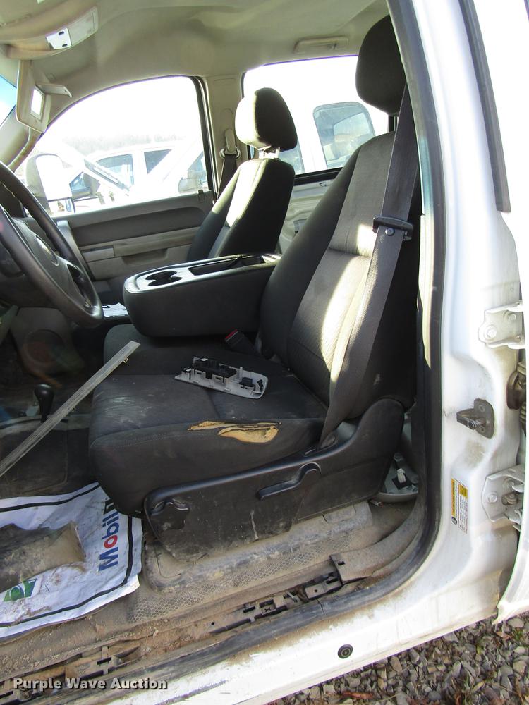 image for item DB6957 2012 Chevrolet Silverado 2500HD Crew Cab pickup truck