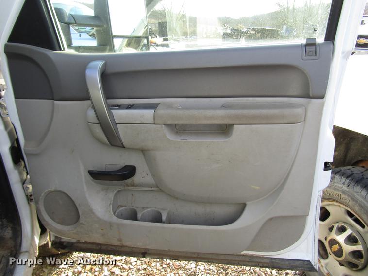 image for item DB6957 2012 Chevrolet Silverado 2500HD Crew Cab pickup truck