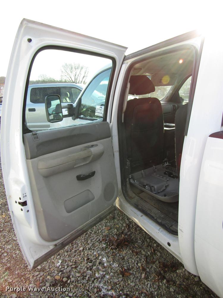 image for item DB6957 2012 Chevrolet Silverado 2500HD Crew Cab pickup truck