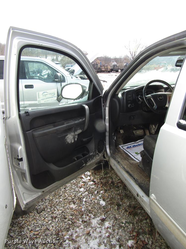 image for item DB6960 2013 Chevrolet Silverado 1500 Crew Cab pickup truck