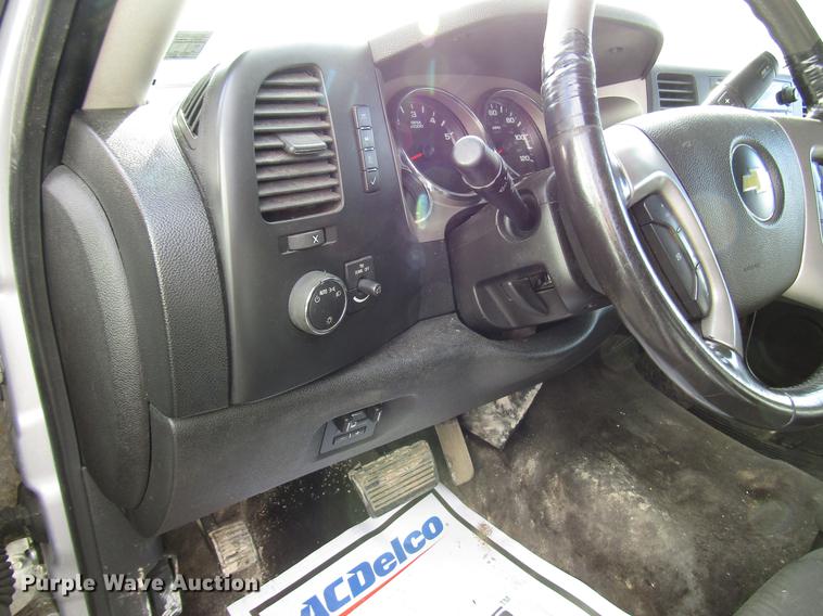 image for item DB6960 2013 Chevrolet Silverado 1500 Crew Cab pickup truck