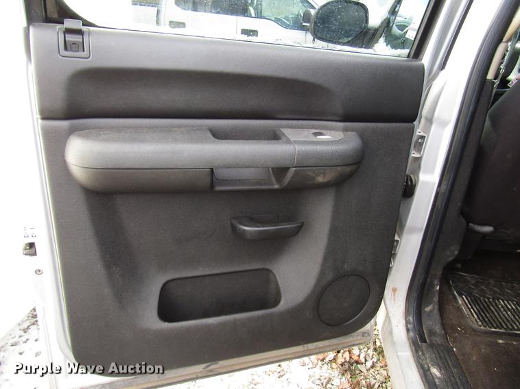 image for item DB6960 2013 Chevrolet Silverado 1500 Crew Cab pickup truck