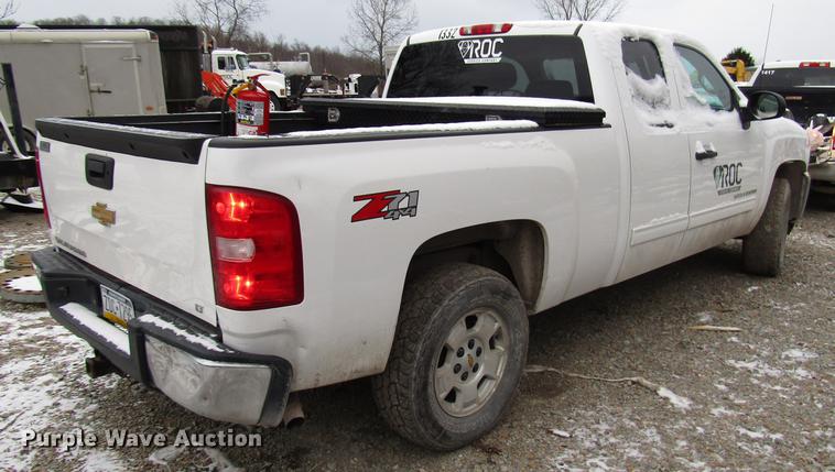 image for item DB6977 2013 Chevrolet Silverado 1500 Ext. Cab pickup truck