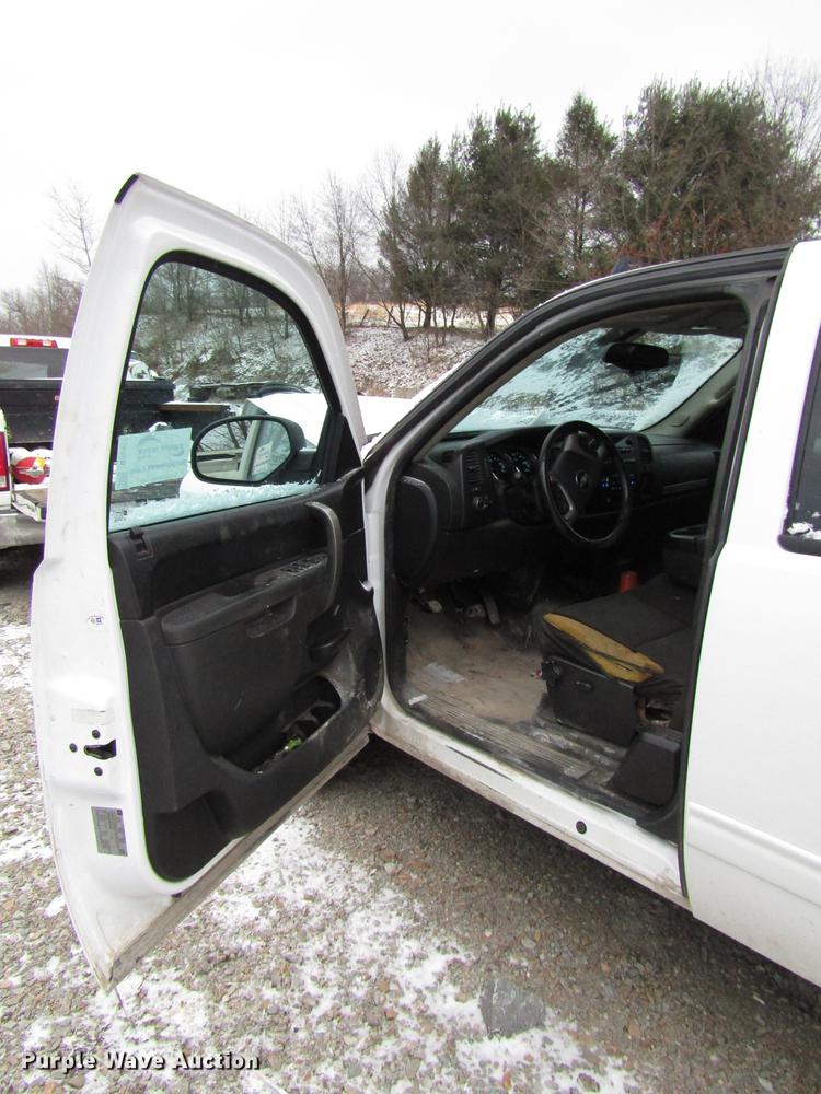 image for item DB6977 2013 Chevrolet Silverado 1500 Ext. Cab pickup truck