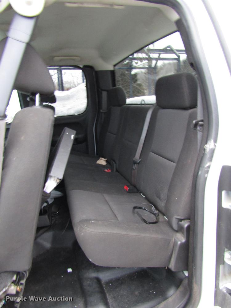 image for item DB6977 2013 Chevrolet Silverado 1500 Ext. Cab pickup truck