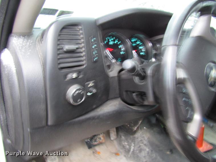 image for item DB6977 2013 Chevrolet Silverado 1500 Ext. Cab pickup truck