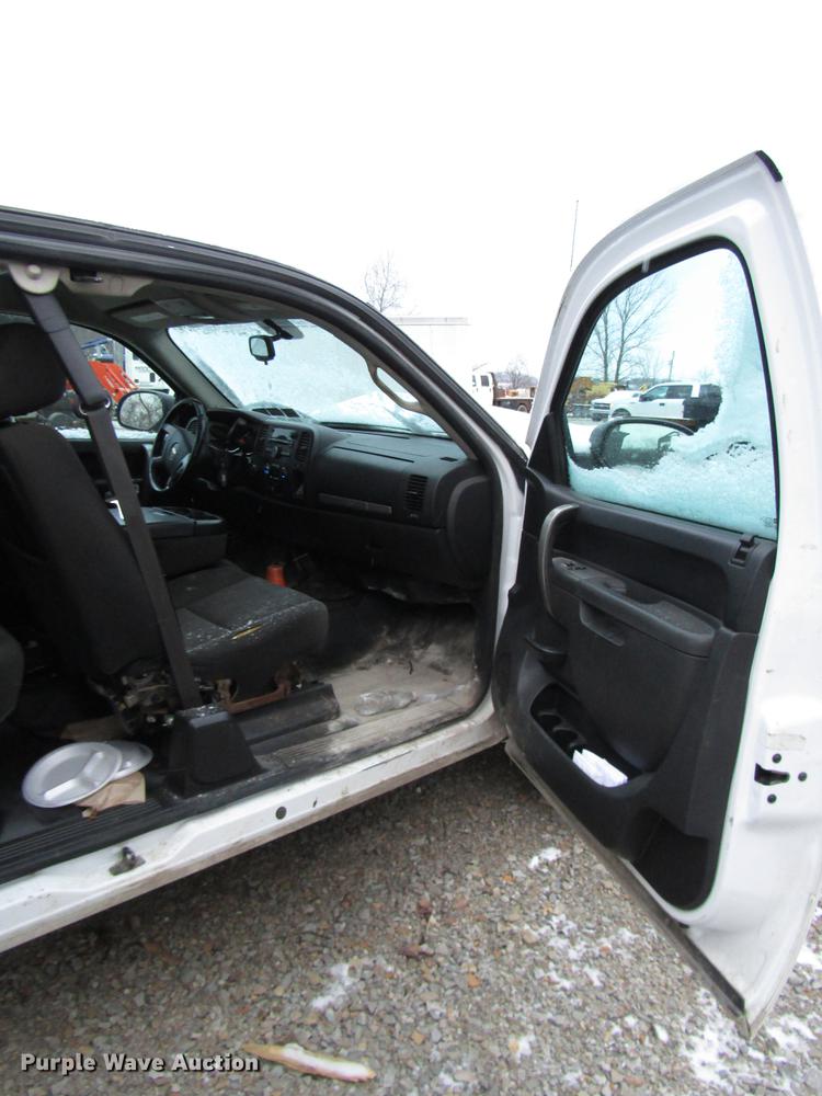 image for item DB6977 2013 Chevrolet Silverado 1500 Ext. Cab pickup truck