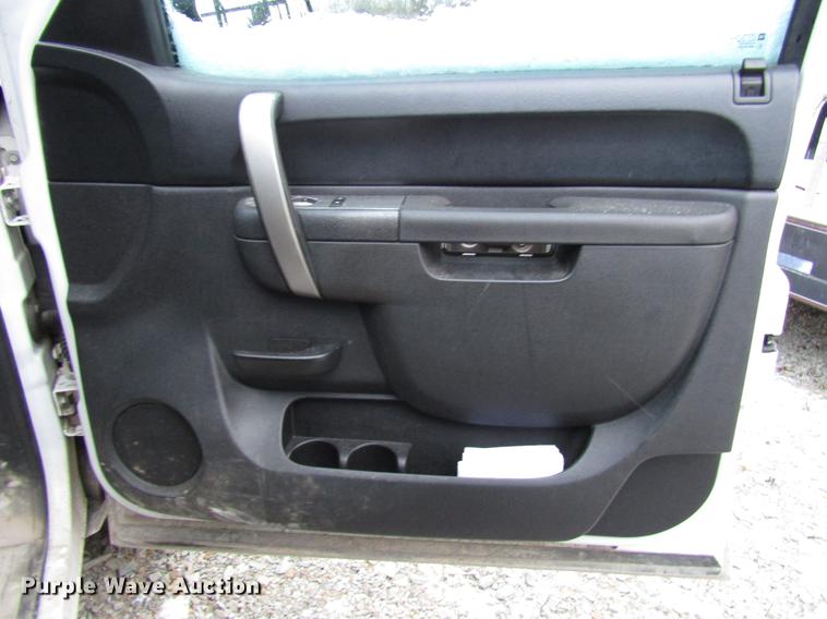 image for item DB6977 2013 Chevrolet Silverado 1500 Ext. Cab pickup truck