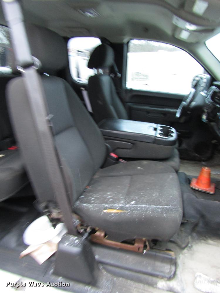 image for item DB6977 2013 Chevrolet Silverado 1500 Ext. Cab pickup truck