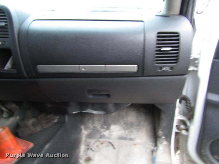 image for item DB6977 2013 Chevrolet Silverado 1500 Ext. Cab pickup truck