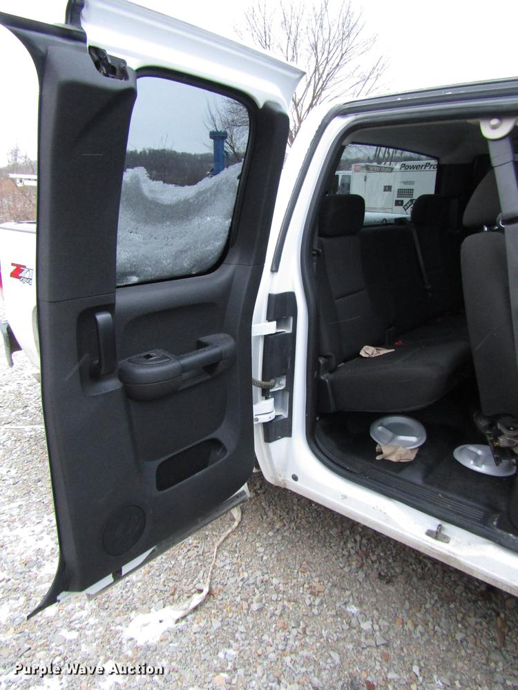 image for item DB6977 2013 Chevrolet Silverado 1500 Ext. Cab pickup truck