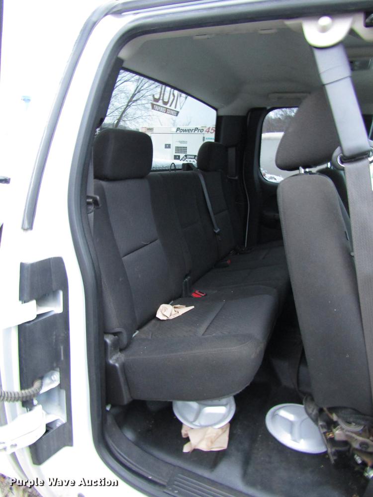 image for item DB6977 2013 Chevrolet Silverado 1500 Ext. Cab pickup truck