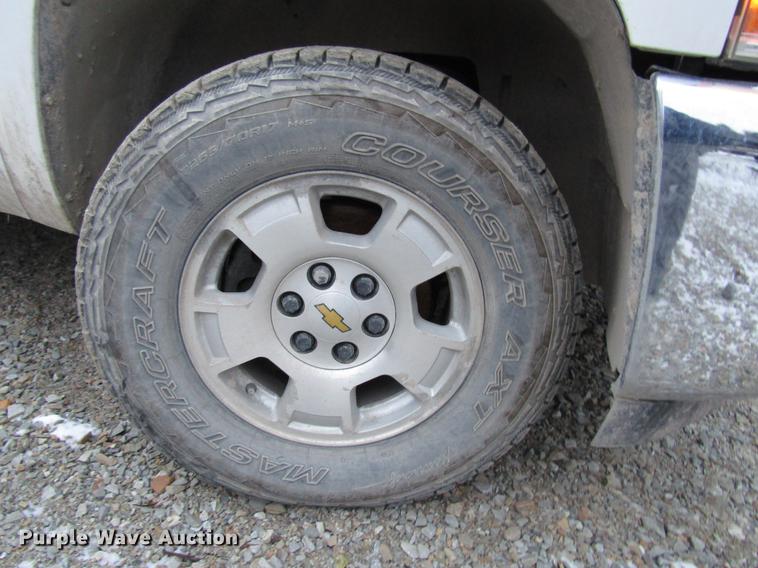 image for item DB6977 2013 Chevrolet Silverado 1500 Ext. Cab pickup truck